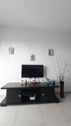 Winz 2 bedroom-swimming pool view- free parking